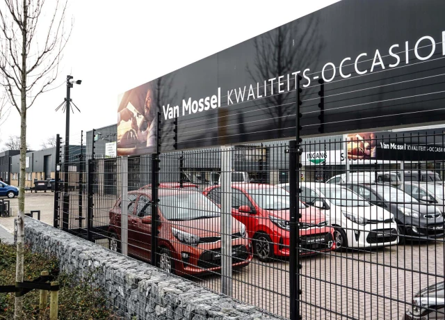Van Mossel Kia 7 resized